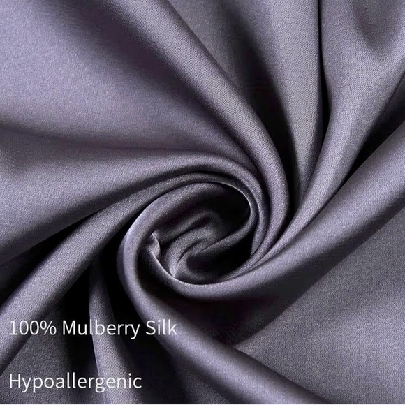 Luxurious silk Gray/silver Pillowcase Set size queen - Picture 3 of 12